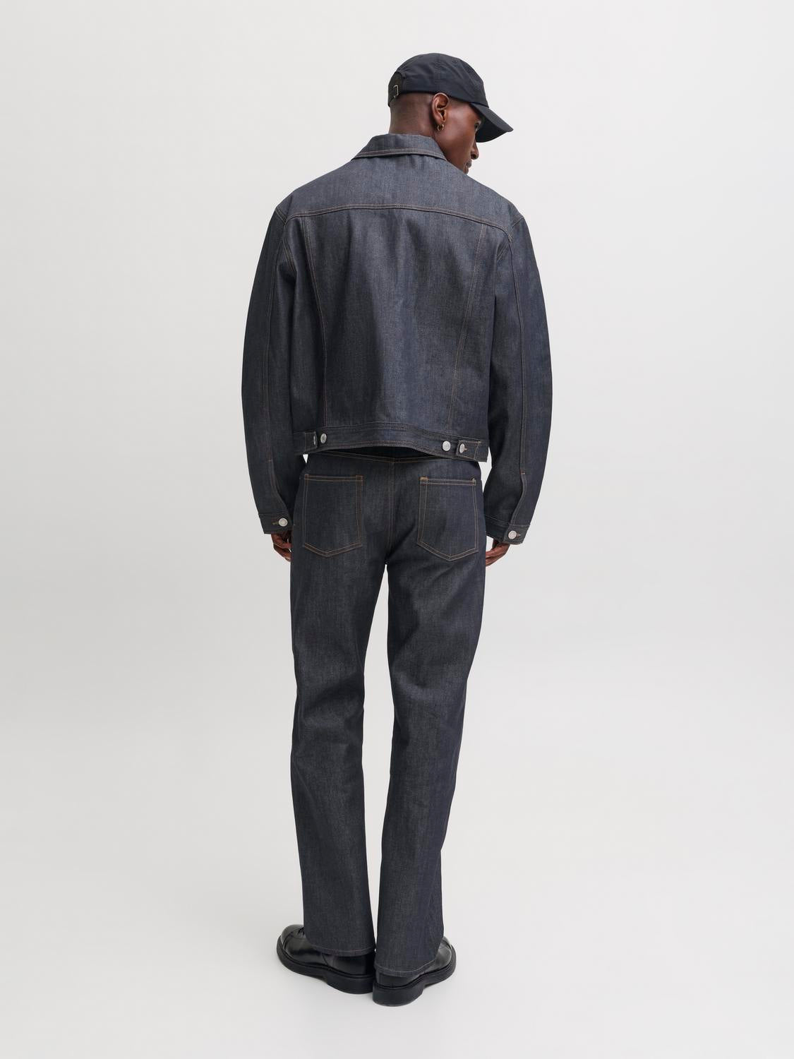 model_shot-back